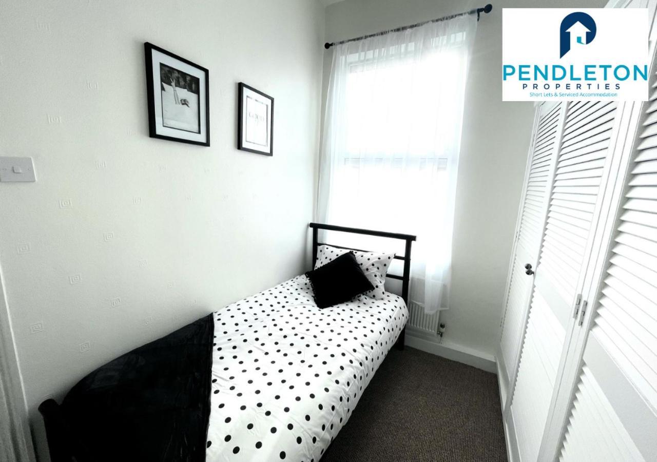 Modern 3 Bed House With Free Parking And Wi-Fi Villa Preston  Exterior photo